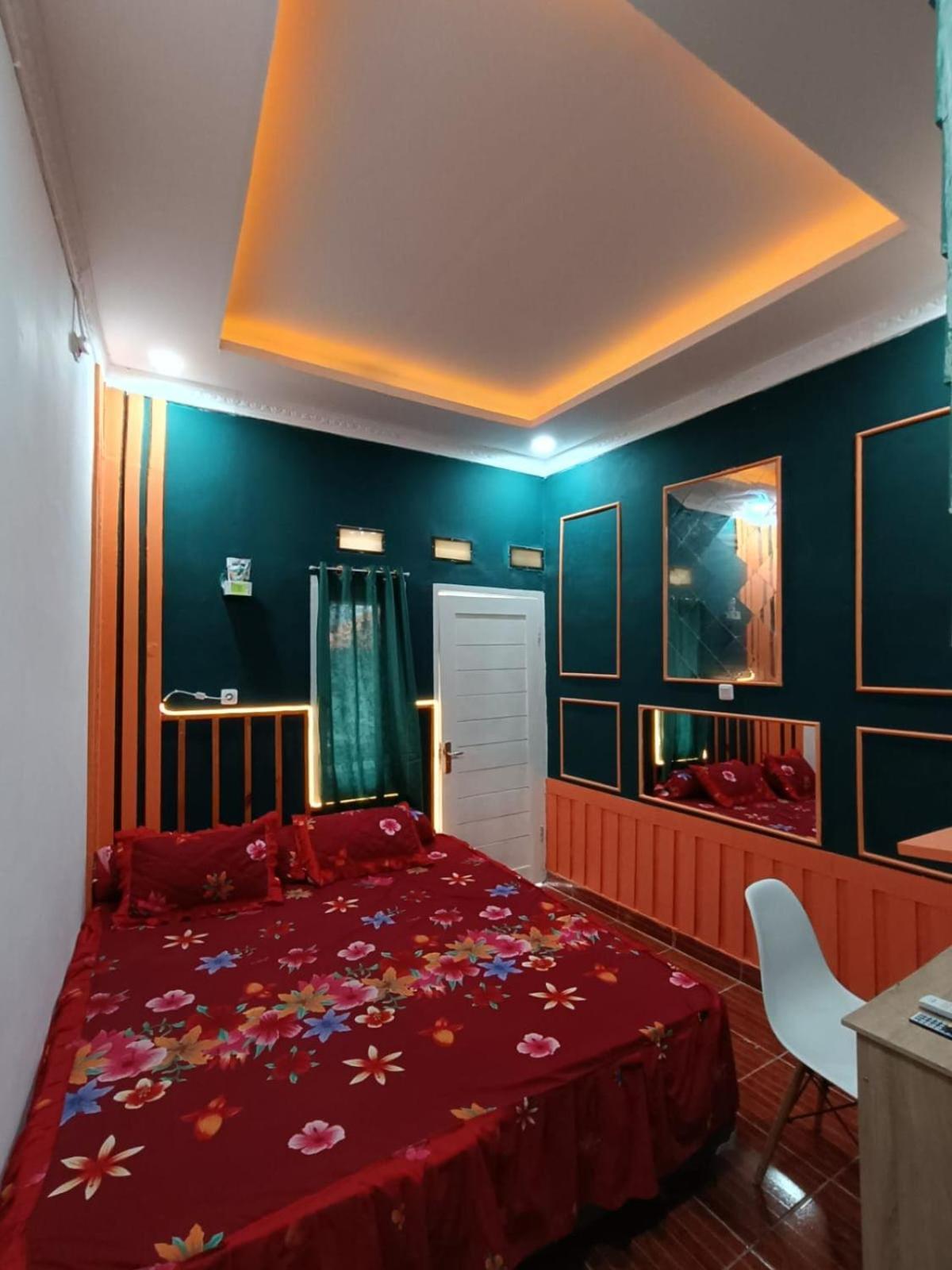 Oyo Life 92977 Neba Kost Aesthetic Hotel Peladen Eksteriør billede